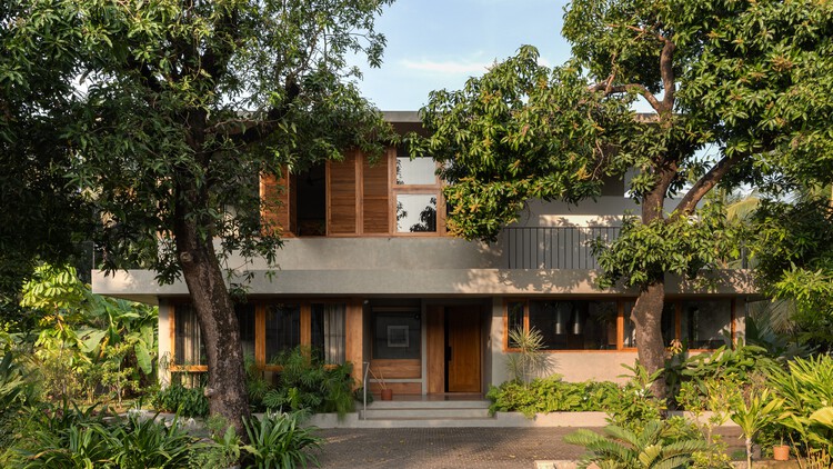 House Beyond the Mango Trees / inLe architects - Exterior Photography, Wood, Door, Garden, Balcony