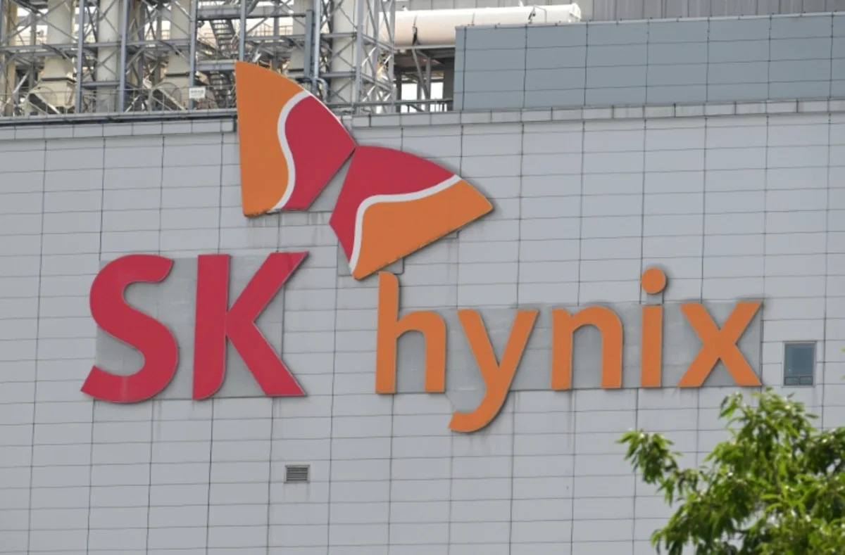 AI chip giant SK hynix says quarterly operating profit soars 630%