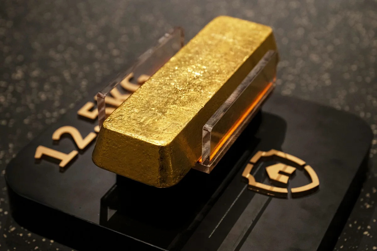 Gold Steadies Near $4,000 as Traders Prepare for Fed Rate Call