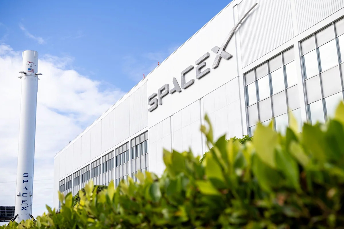 Musk Says SpaceX Closed $40 Billion Debt Deal, Blasts Neoclouds