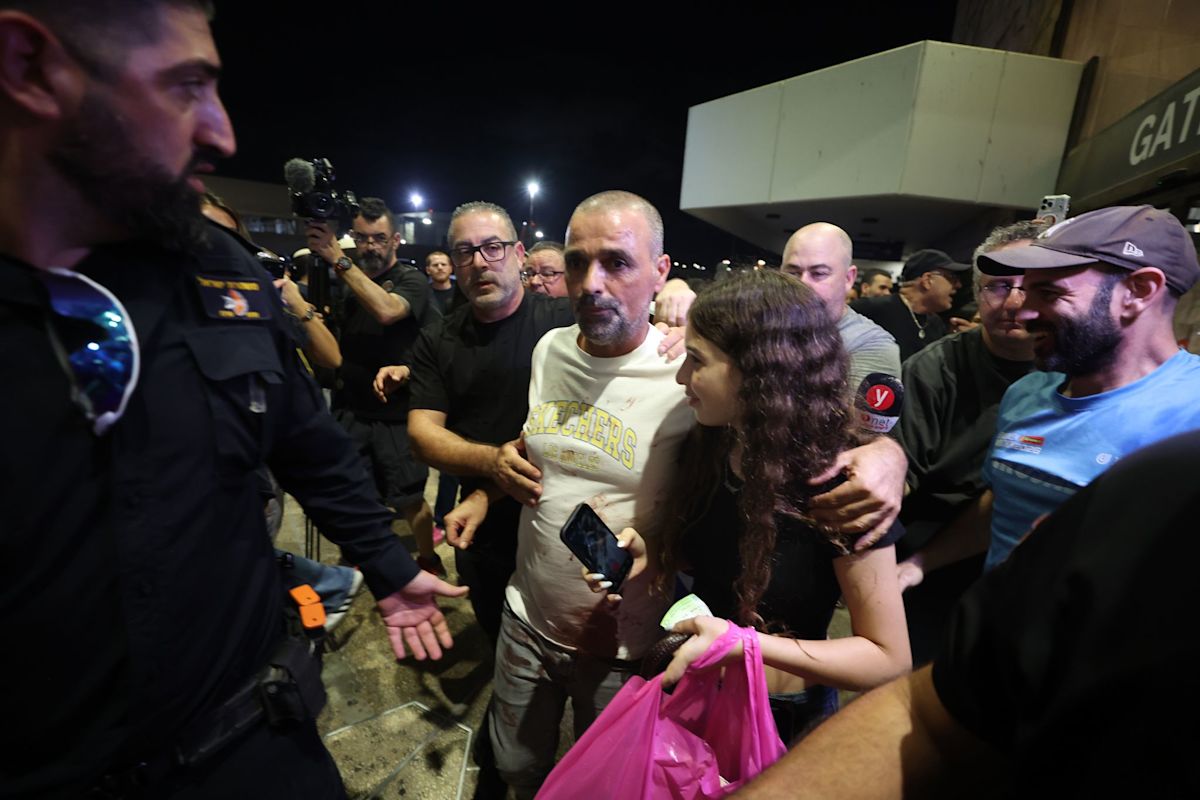 Plumber who helped save Flydubai flight credits TV air disaster series