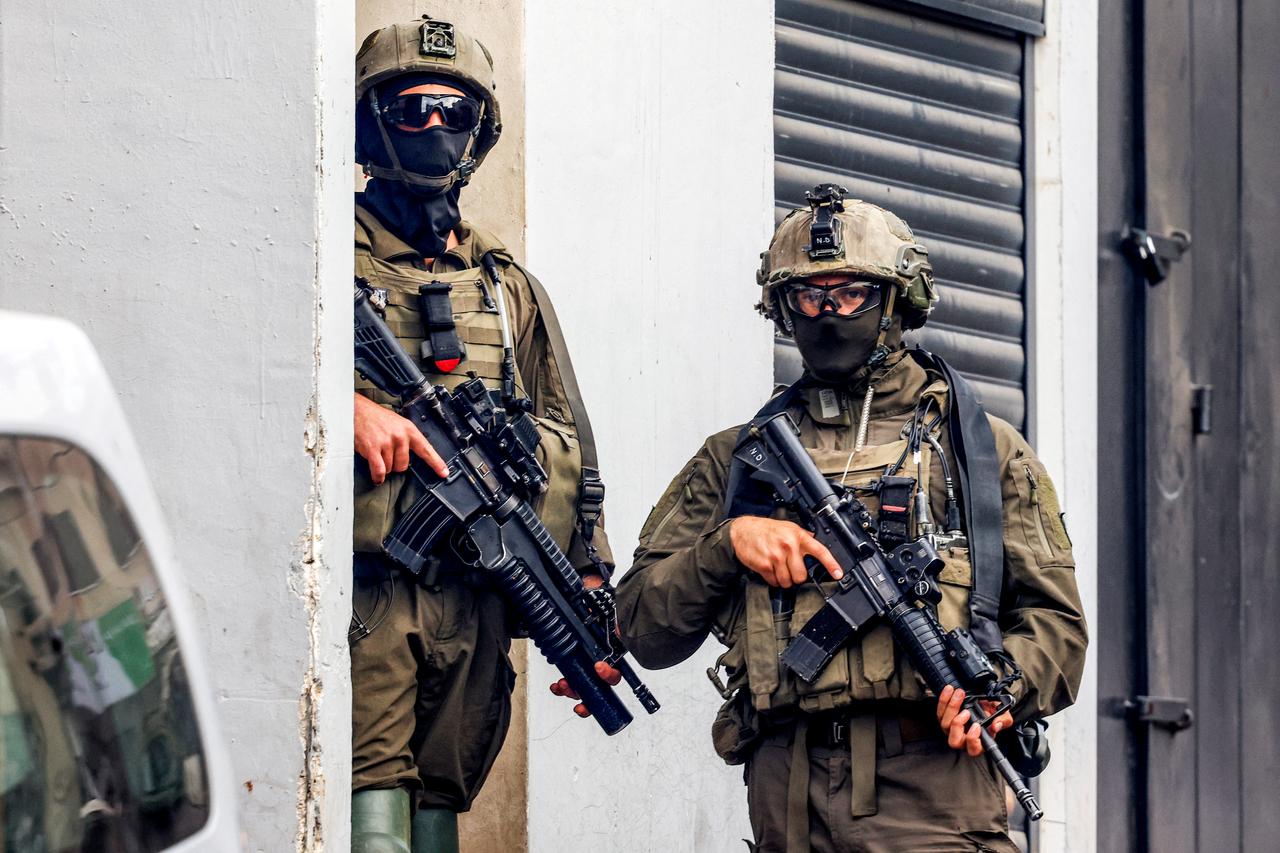 Israeli army soldiers deploy during a military operation at the Jalazun camp for Palestinian refugees north of Ramallah in the Israeli-occupied West Bank on October 14, 2026. (AFP Photo)
