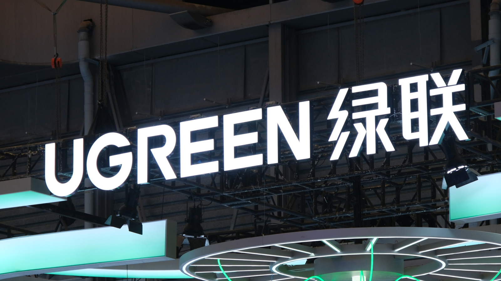 5 Essential UGREEN Gadgets For Your Desk