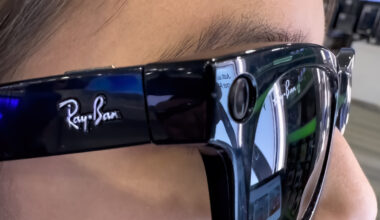 The Best Ways To Tell If Someone Is Using AI Glasses