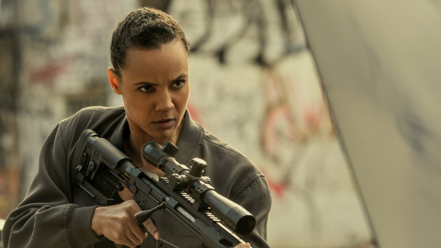 Maria Sten holds a semi-automatic rifle in a production still from Neagley.