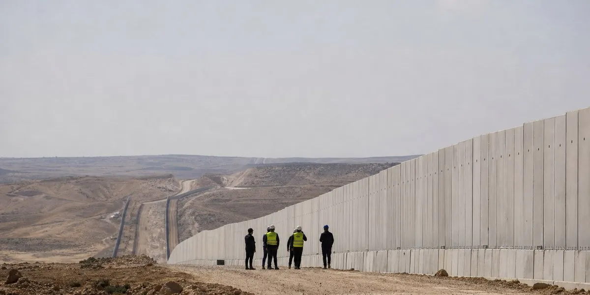 Prime Minister Netanyahu inspects construction of eastern barrier — Jerusalem Post