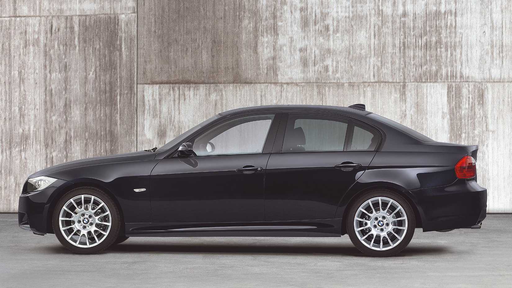 2005 BMW 320si from the side