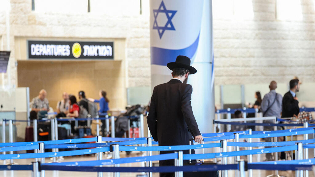 נוסע חרדי בשדה התעופה נתב"ג, עת היערכות לתקיפה איראנית
