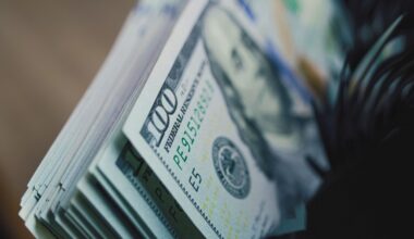 FX Daily: Dollar holds gains as geopolitics heats up | articles
