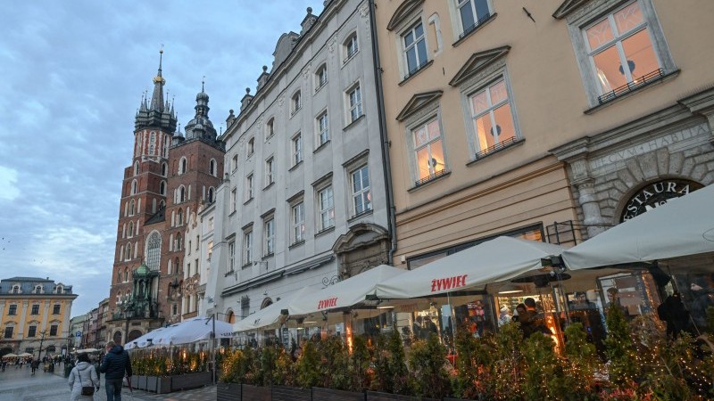 Polish consumers keep spending, but momentum softens | articles