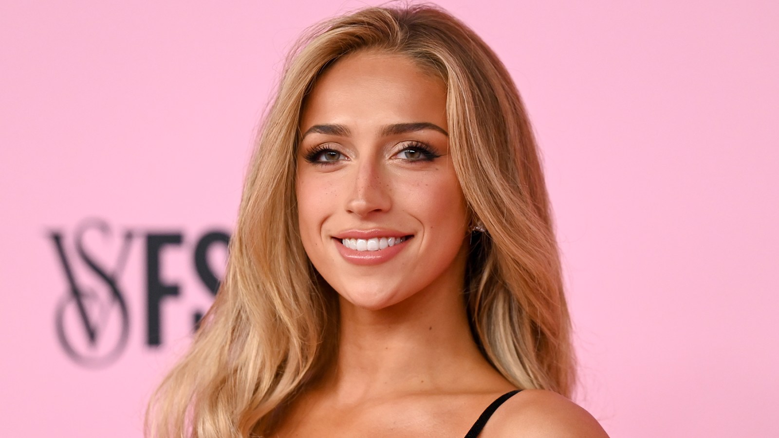 Tate McRae's 'Housewife' Wins Hot 100 Race