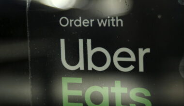 Uber executive overseeing robotaxi push is latest leader to leave