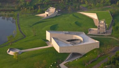 Büro Ziyu Zhuang designs museum to “blend seamlessly” into meadow