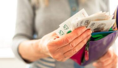£20,000 in savings? Here’s a strategy to try turning that into a £60,000 second income