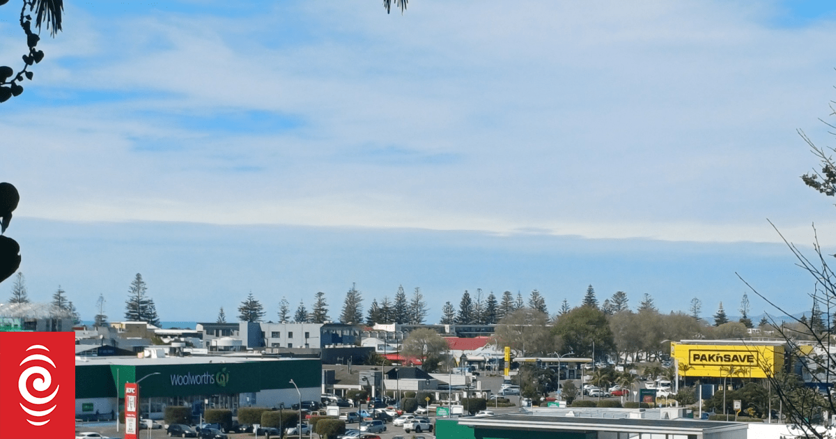 Why are there two Woolworths diagonally opposite each other in Napier?