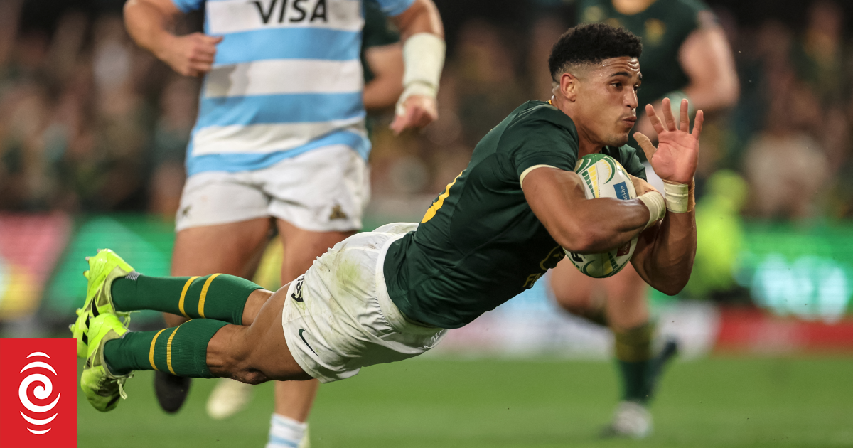 Springboks overwhelm Argentina to go top of Rugby Championship