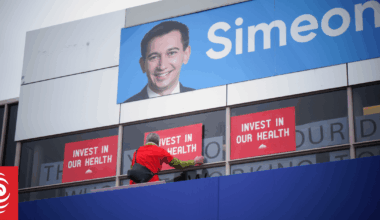 Striking senior doctors hit back at Health Minister's message