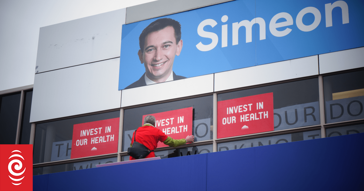 Striking senior doctors hit back at Health Minister's message