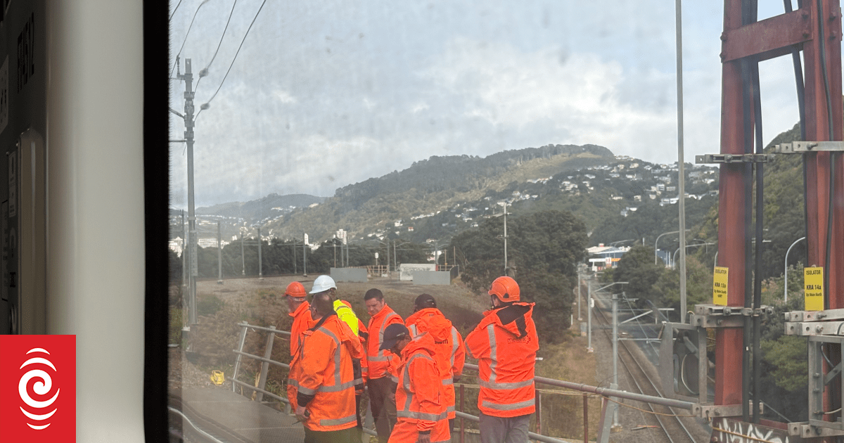 Passengers given 'toilet supplies' while trapped for three hours on Wellington train