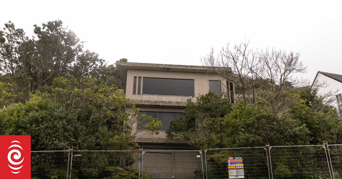Relief for neighbours as demolition begins on mouldy, abandoned Wellington home