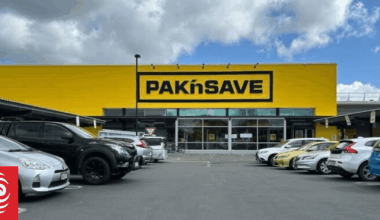 Danny Livingstone shoots dog in Hamilton supermarket carpark