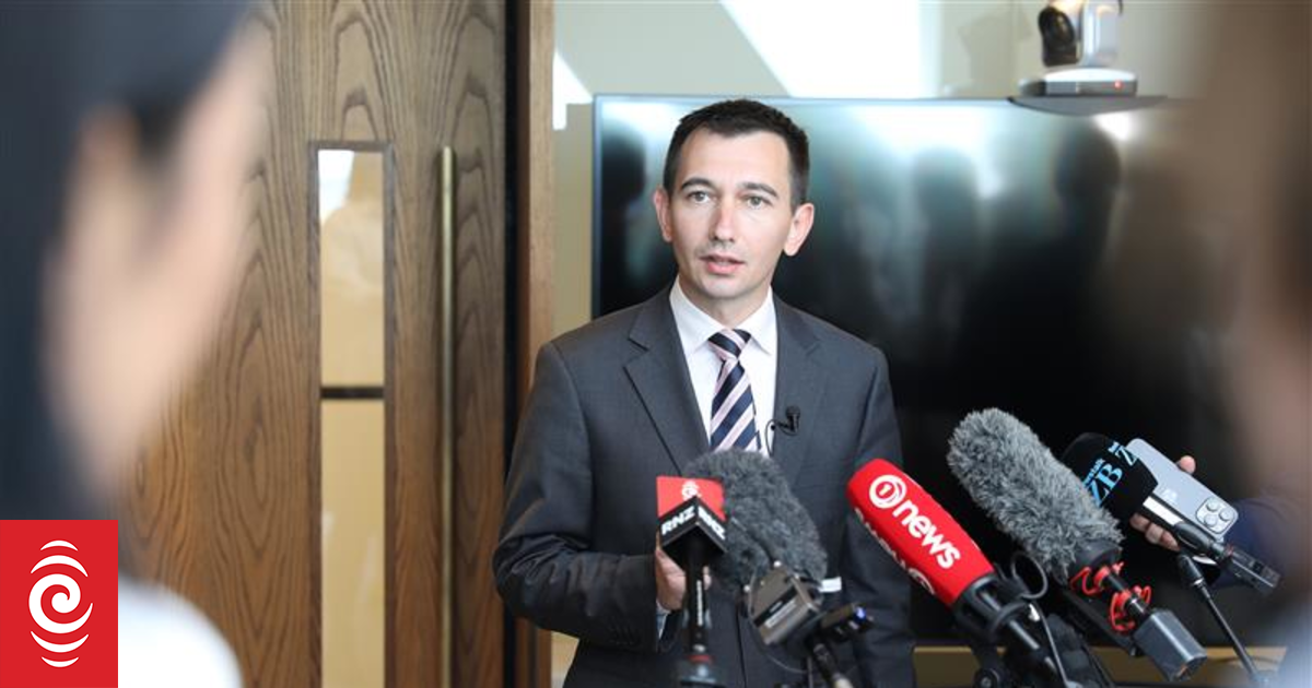 Health Minister Simeon Brown blames doctors' union for failed pay talks