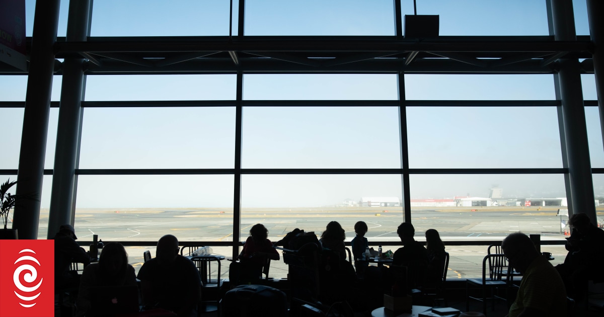 Weekend weather: Gales halt flights across the country