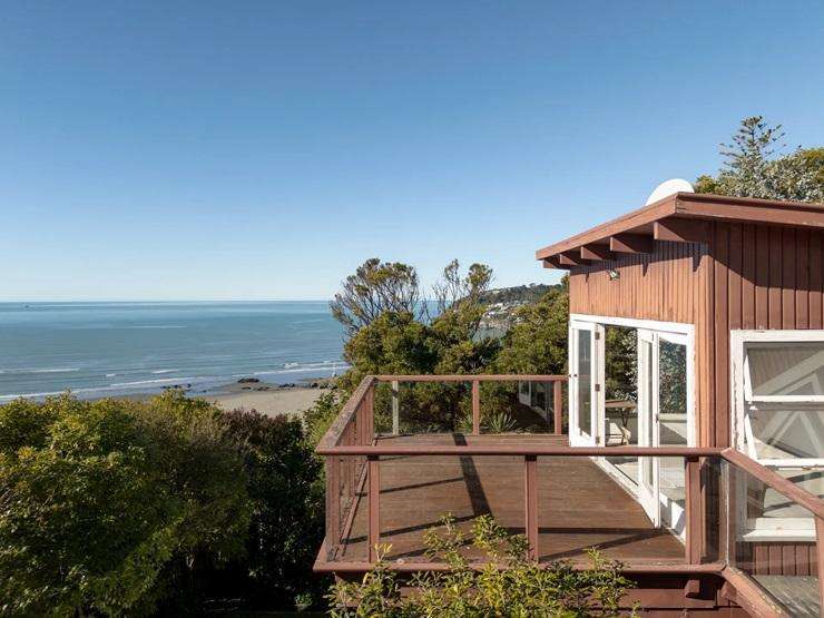 1 Kinsey Terrace, which boasts stunning views, sold at auction earlier this month for <img.223 million - well above its RV of $37,000. Photo / Supplied