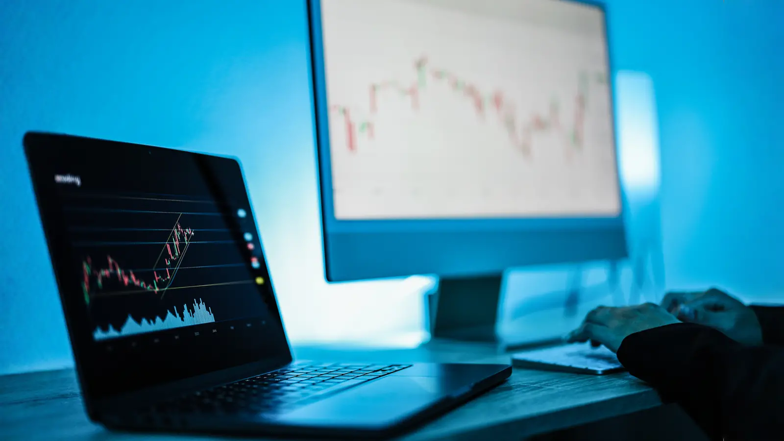 GIFT Nifty Opens Cautious; Global Risks Weigh on Markets