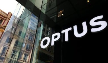 Optus chief blames human error for triple-zero disaster