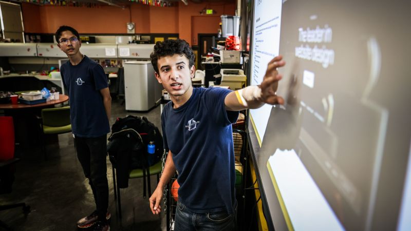 Silicon Valley’s seniors get a crash course in AI