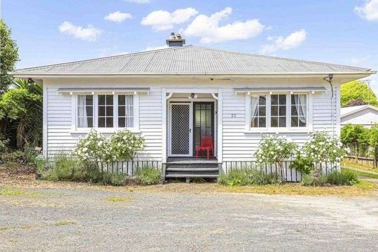 A Hamilton buyer has bought Abbey Motel, on Lorne Street, in Melville, which has previously been used as emergency accommodation. Photo / Supplied