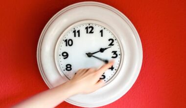 Clocks to change as daylight saving begins overnight