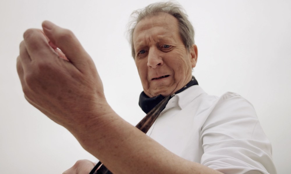 'Foe' Trailer - An Archeologist Opens a Gate to Another World Next Week