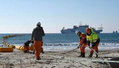 The deep-sea 'emergency service' that keeps the internet running