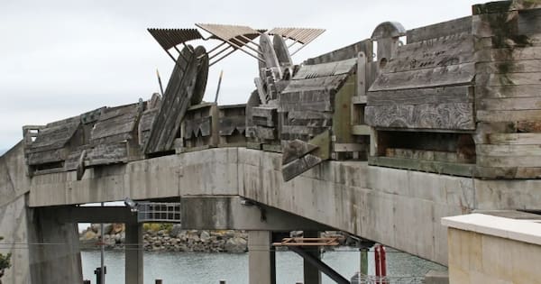 Protestors battle Wgtn council over City to Sea bridge demolition plans