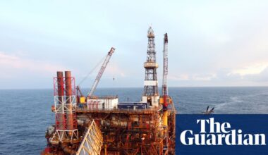 No major banks have yet committed to stop funding new oil, gas and coal, research finds | Fossil fuel divestment