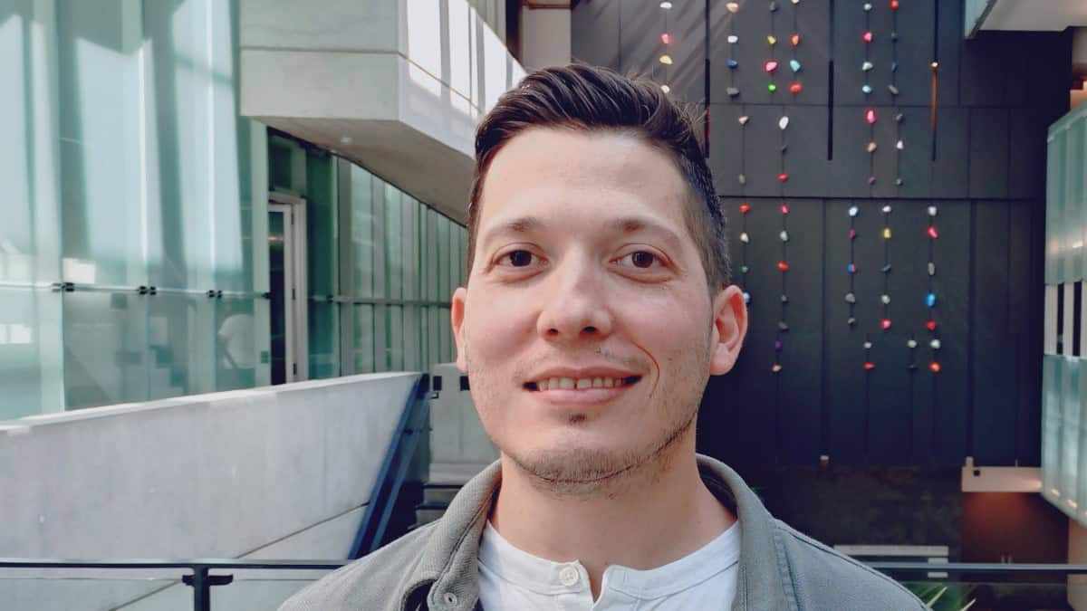 Quantum computing and AI join forces for particle physics – Physics World