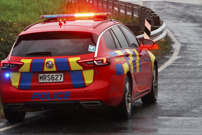 SunLive - Bus crash blocks lane near Tauranga