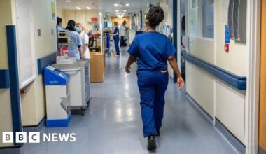 Thames Valley NHS care board restructuring will bring redundancies