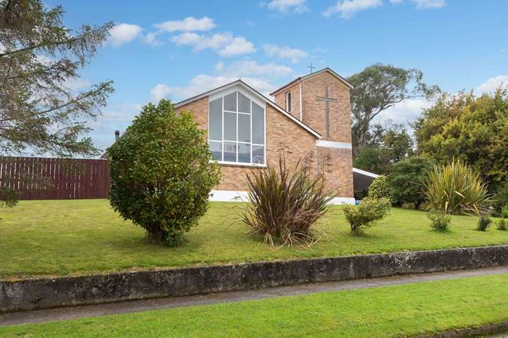 Woodville House, at 136 Vogel Street, is a landmark house for sale at the upper end of the town's market. Photo / Supplied