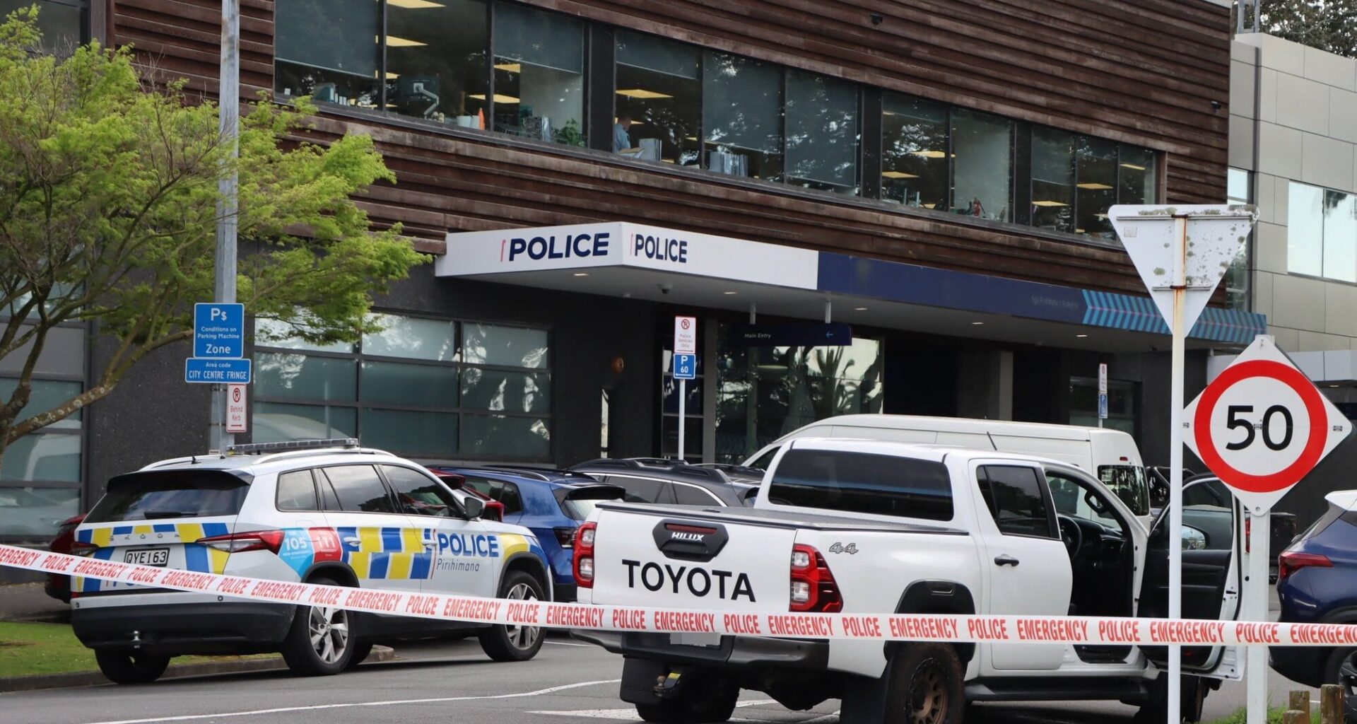 SunLive - Police use taser, sponge rounds in CBD standoff