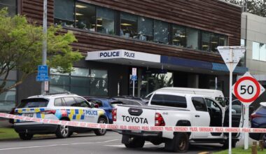SunLive - Police use taser, sponge rounds in CBD standoff