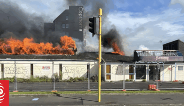 'Stay inside': Crews battle fire at old Palmerston North pub The Fitz