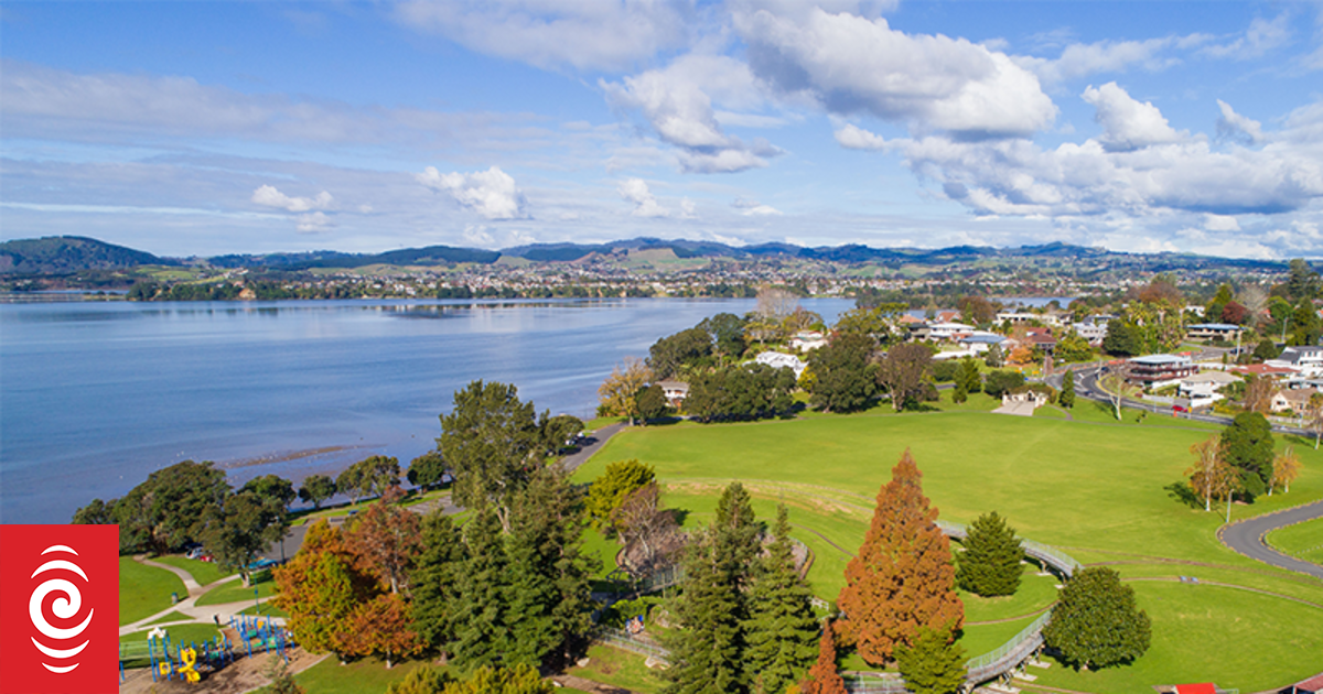 Coroner 'troubled' no members of public removed child from fountain