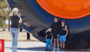 'Bonkers': Tourists flock to world's biggest tractor in Western Australia town of Carnamah