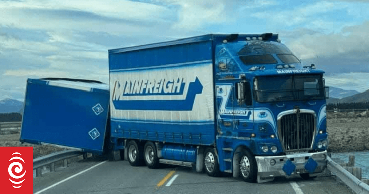 Live: Power outages, flights canned as strong wind and rain hit