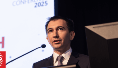 Emergency doctor 'shocked' by Health Minister's speech accusing clinicians of crossing 'ethical line'