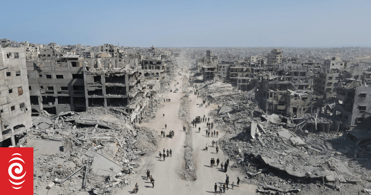 Palestinians return to devastated Gaza City as truce holds