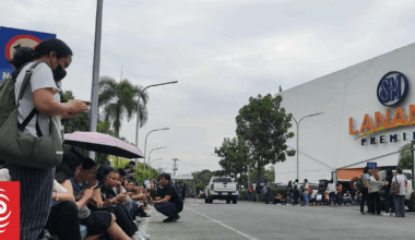 Magnitude 7.4 earthquake strikes Philippines